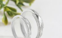 Cincin tunangan emas putih