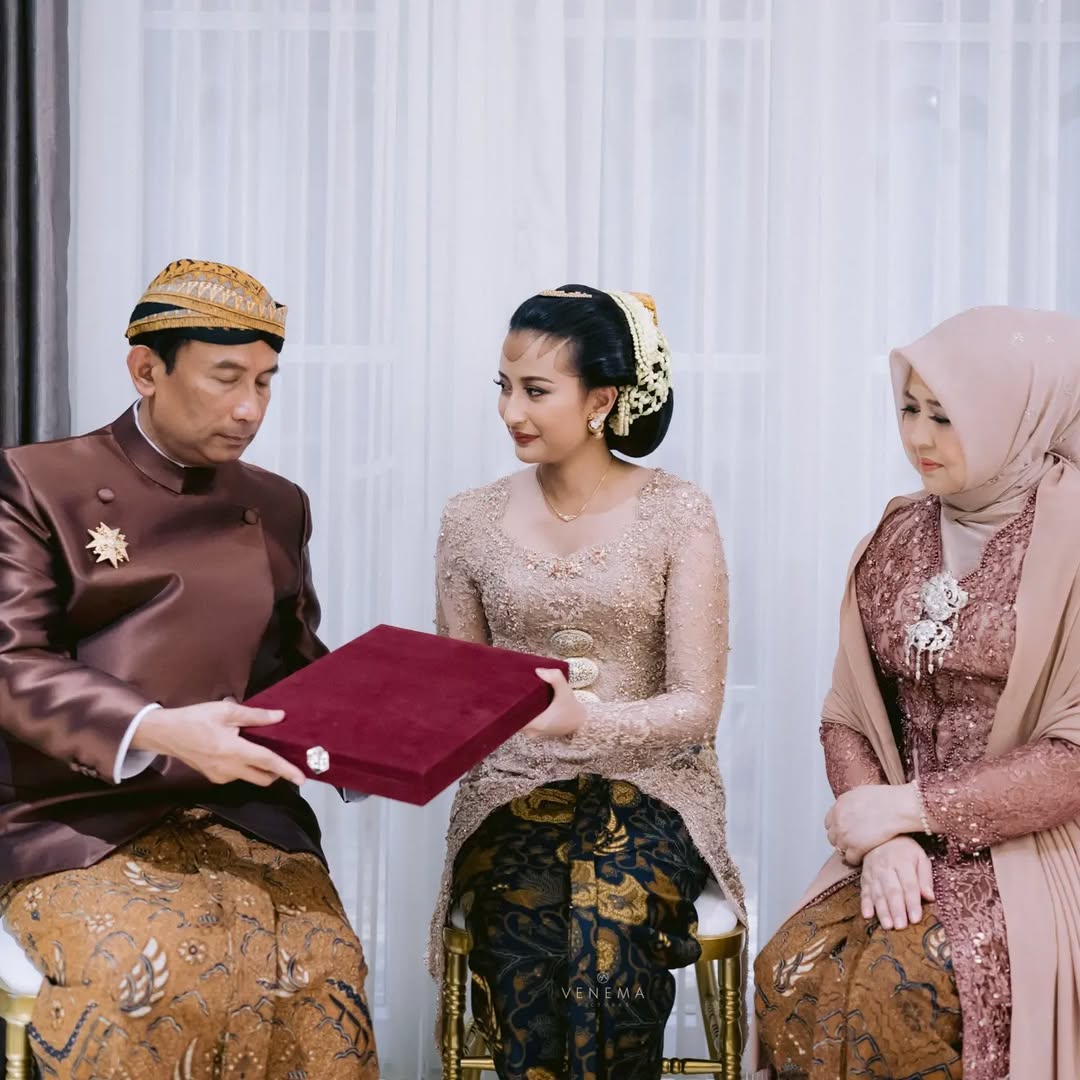 tradisi pernikahan adat jawa midodareni