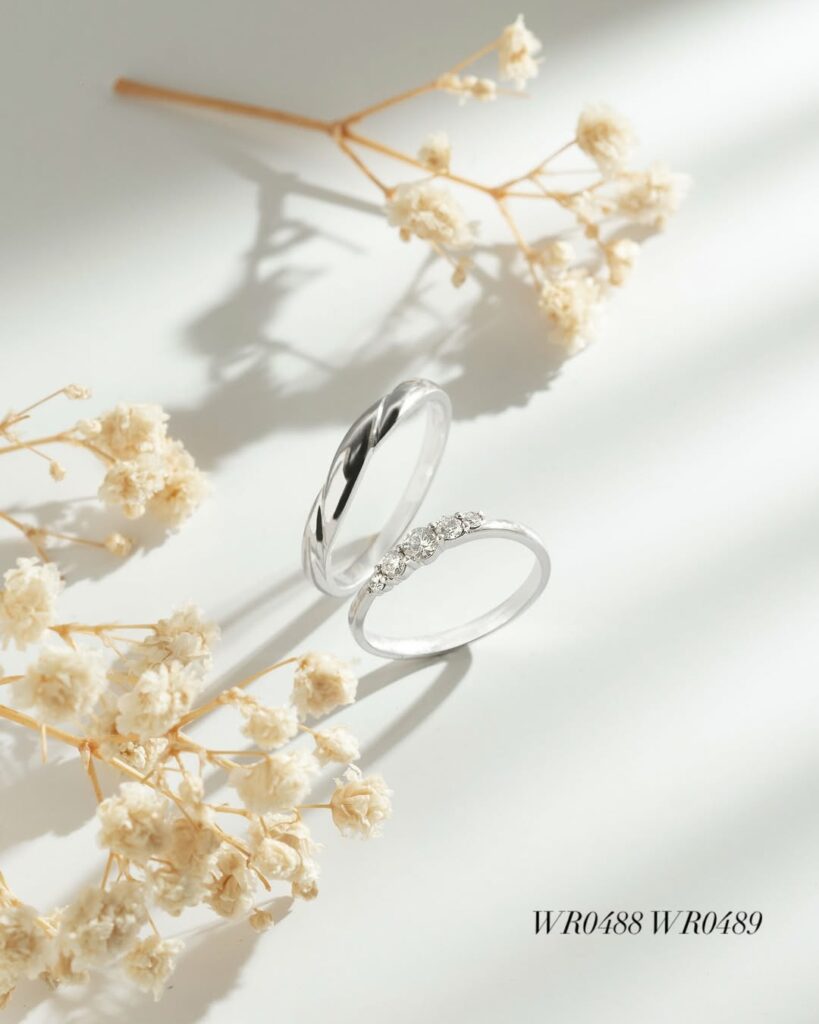 Cincin perak dengan twist berlian