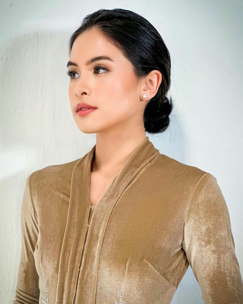 anting stud giwang Maudy Ayunda