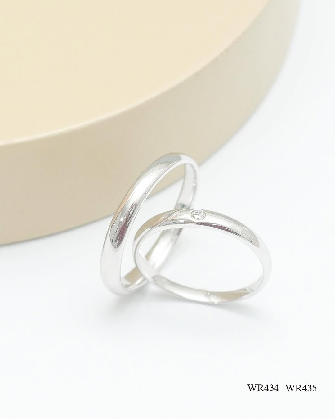 desain cincin kawin minimalis emas putih