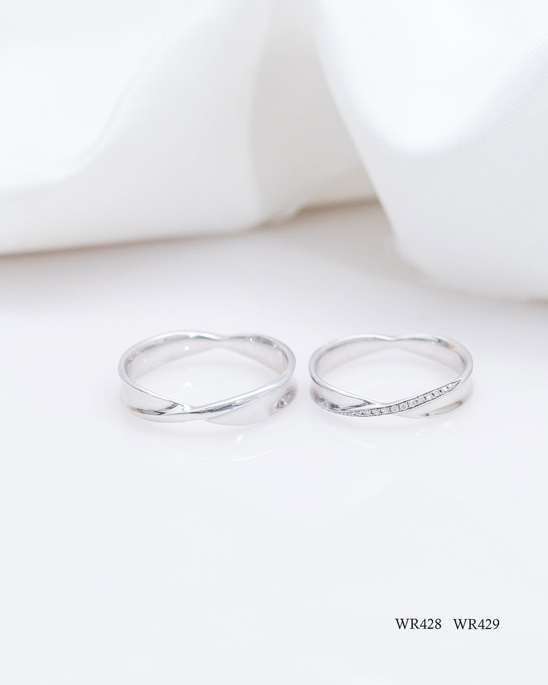 Cincin tunangan emas putih couple 