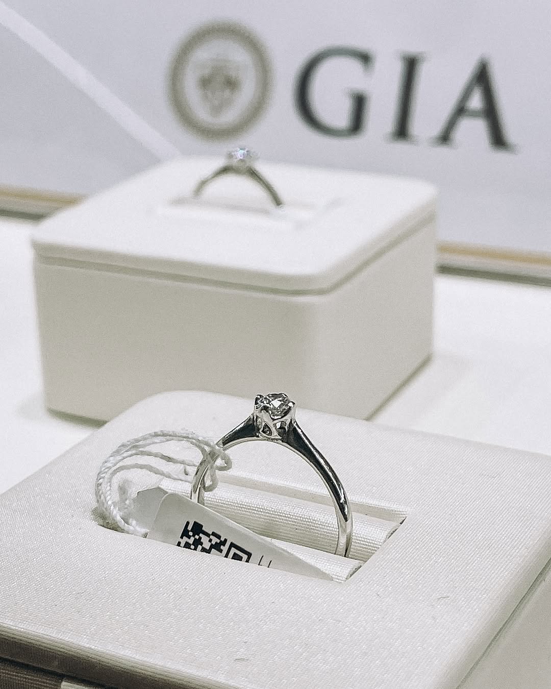 berlian asli sertifikat GIA V&Co Jewellery