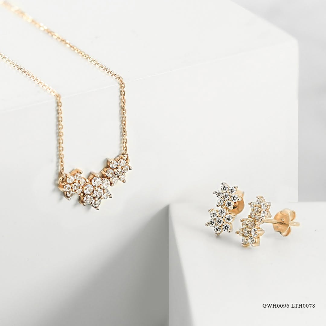 set perhiasan emas wanita yang cantik