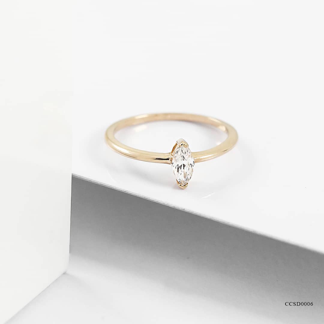 Cincin berpotongan marquise cut