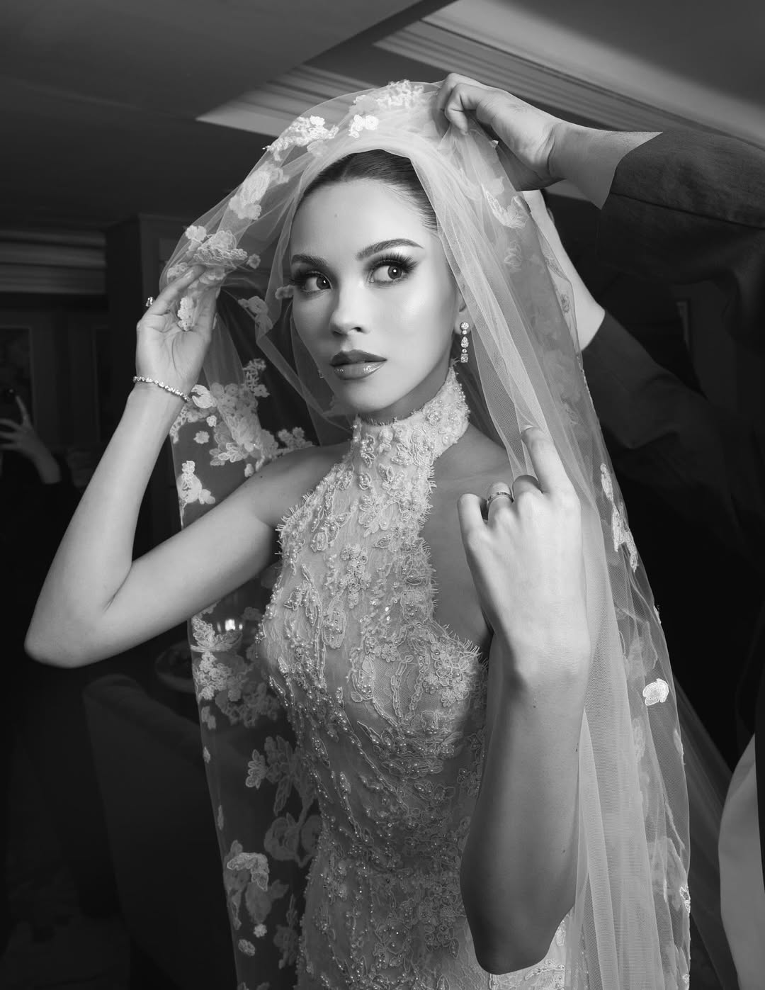 aksesoris pernikahan artis alyssa daguise