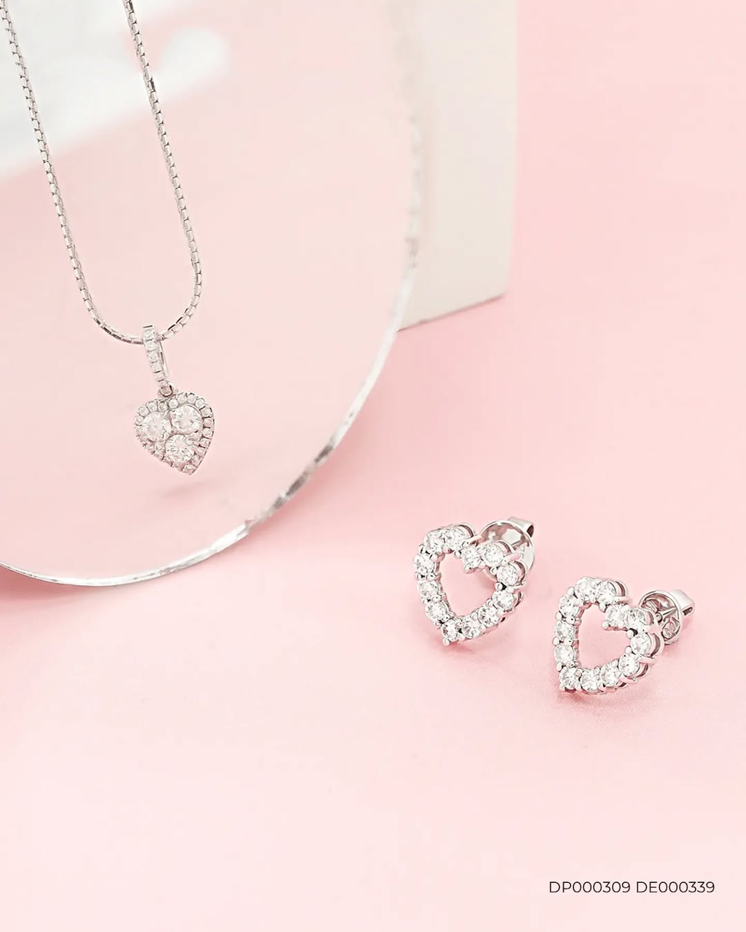 Set perhiasan berlian emas putih