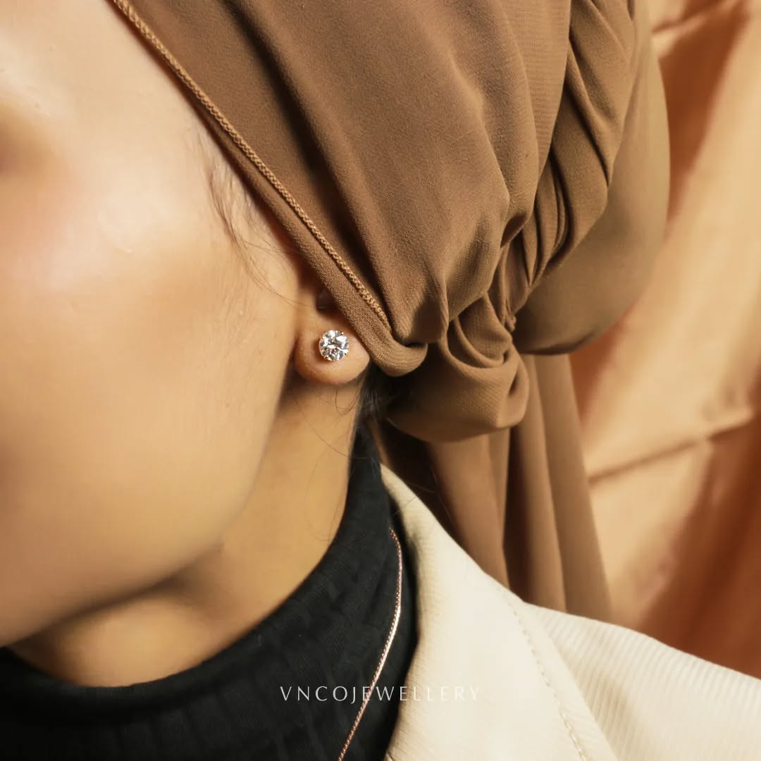 Anting Stud, Perhiasan Wajib di Koleksi Kamu