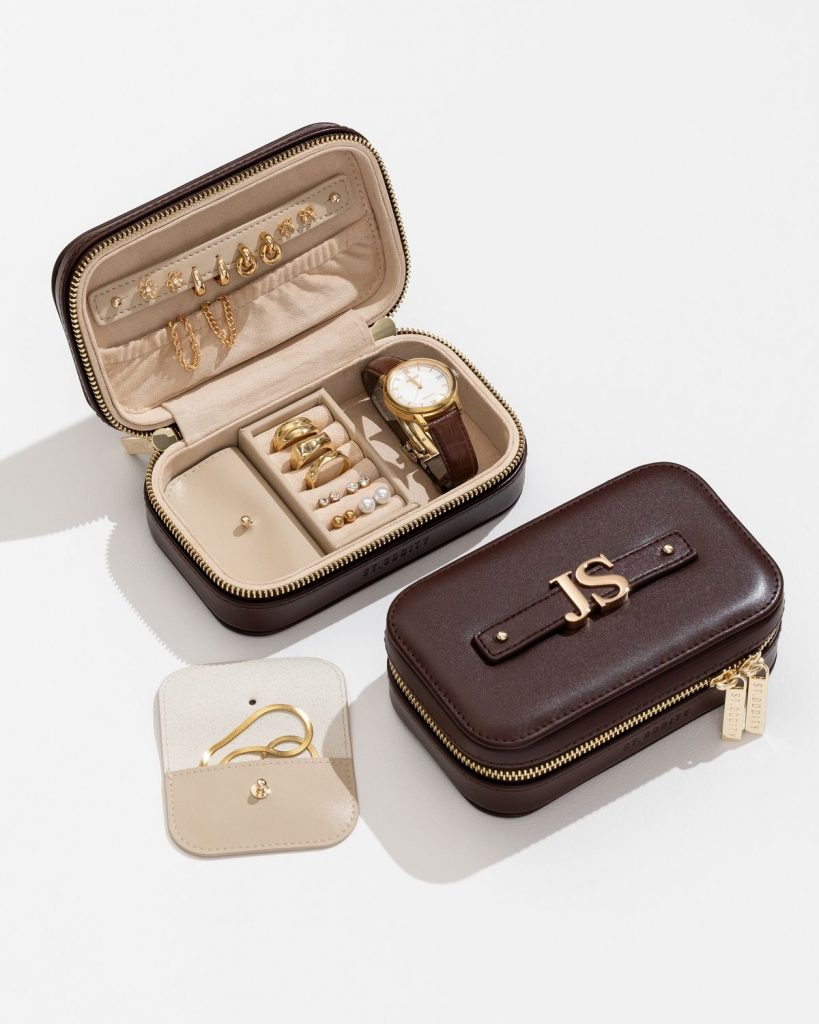 Tips Membawa Perhiasan Mewah Saat Liburan tanpa Rasa Cemas