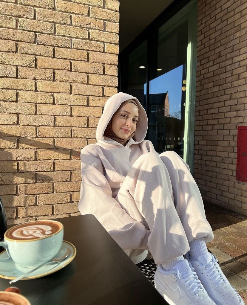 Outfit prewedding hijab hoodie 