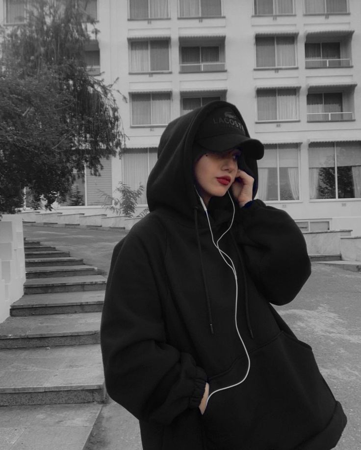 ide outfit prewedding hijab dengan jumper hoodie