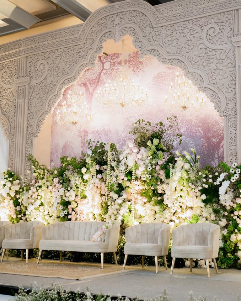 dekorasi pelaminan Jawa modern