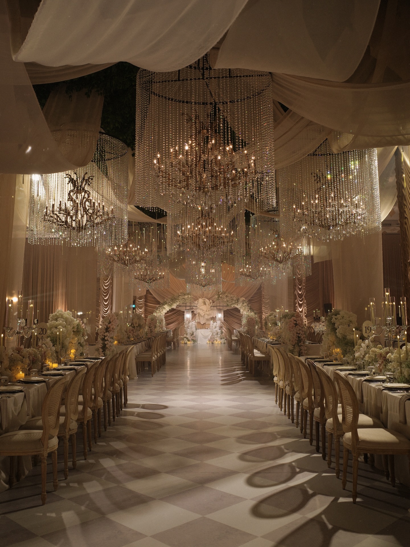 dekorasi pernikahan mewah  elegan