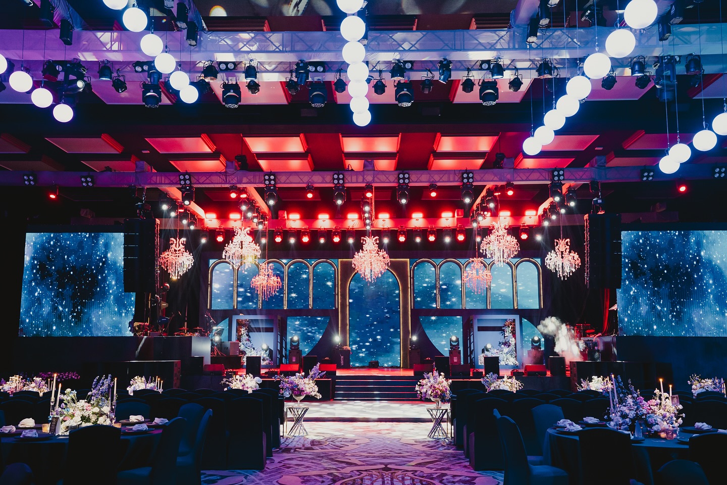 dekorasi dan lighting wedding