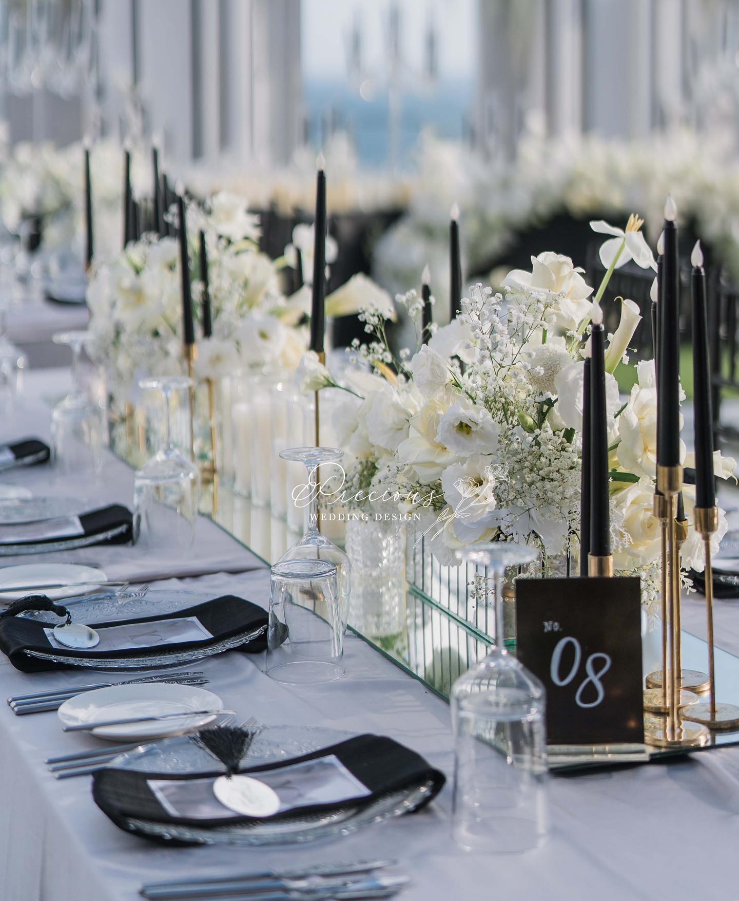 dekorasi pernikahan tema monokrom minimalis