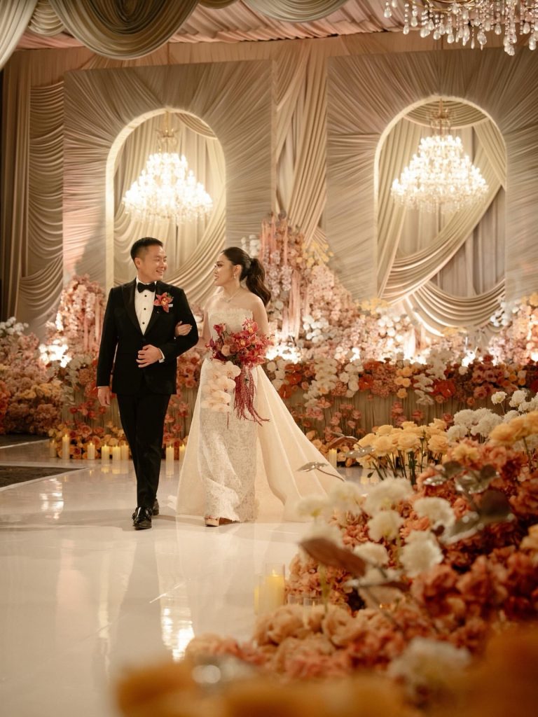 Lighting dekorasi pernikahan mewah elegan