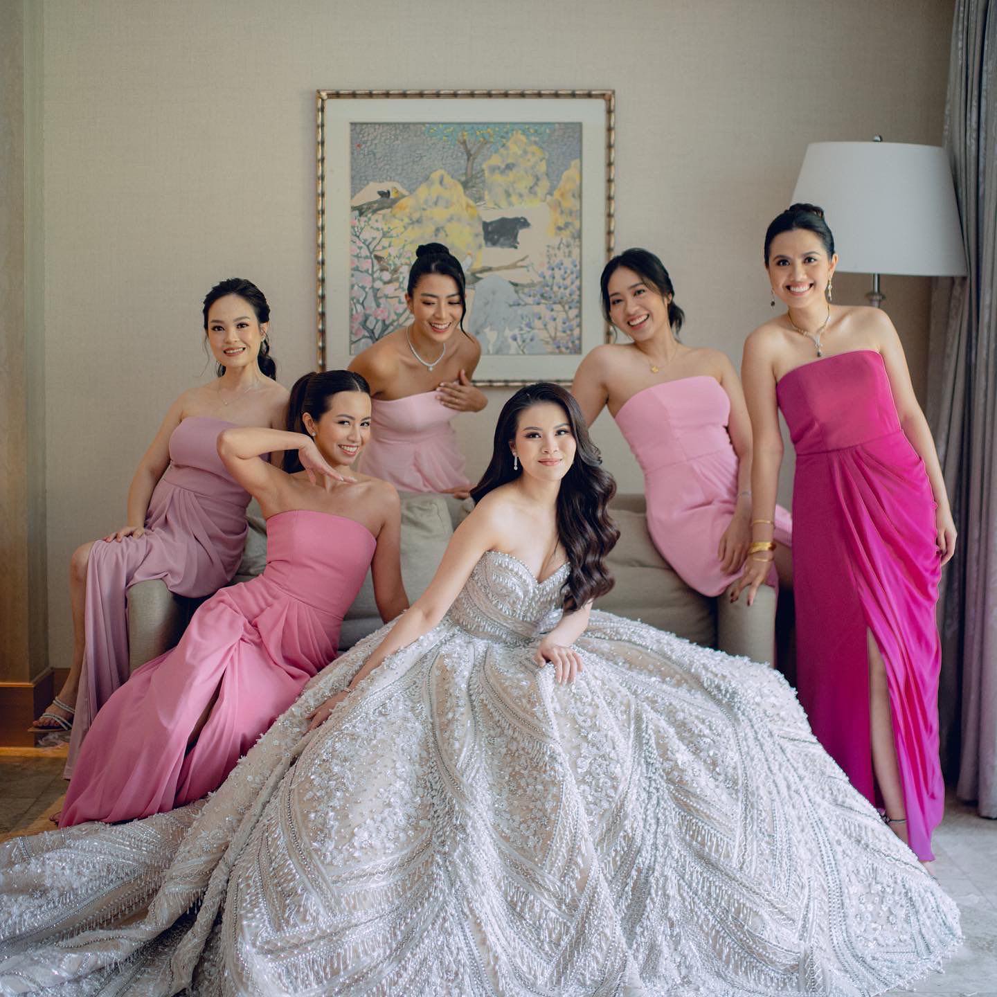 baju bridesmaid beda warna satu tone