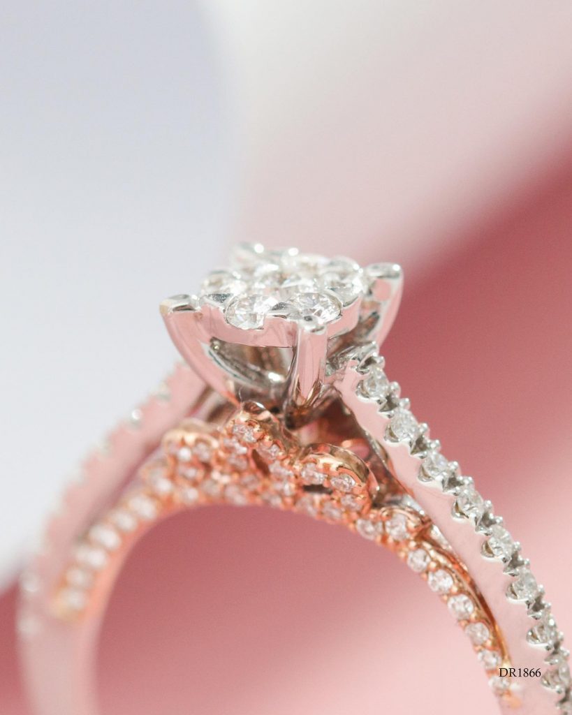 model cincin tunangan dengan desain hidden halo