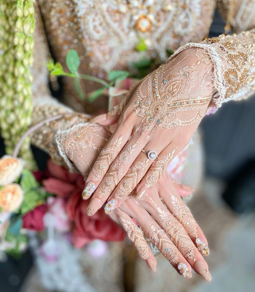 henna pengantin modern gold